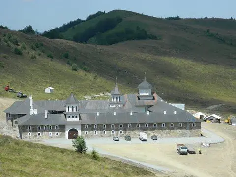 Mănăstirea Ponor, la peste 1.300 m altitudine