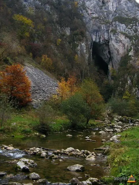 Peștera Huda lui Papară, în masivul Bedeleu