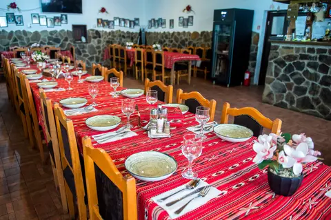 Platou tradițional cu brânzeturi și afumături